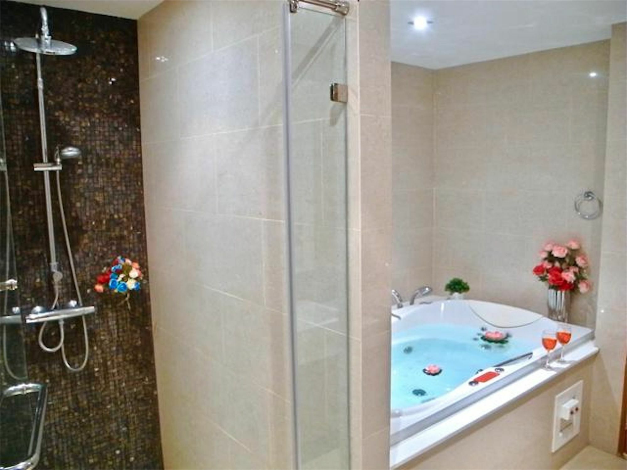The Privilege Residence : 1 Bedroom Apartment In Patong Esterno foto