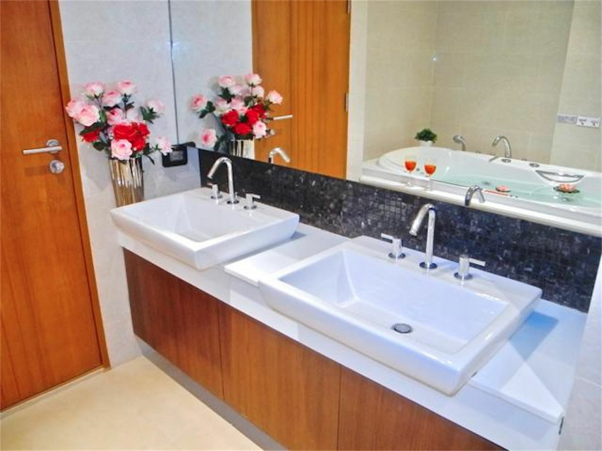 The Privilege Residence : 1 Bedroom Apartment In Patong Esterno foto